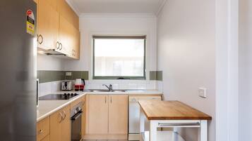 Apartment | Private kitchen | Cookware/dishes/utensils