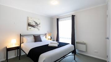 Apartment | 2 bedrooms, laptop workspace, iron/ironing board, bed sheets