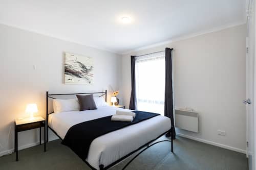 Apartment | 2 Schlafzimmer, laptopgeeigneter Arbeitsplatz, Bügeleisen/Bügelbrett