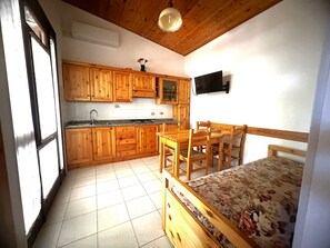Villa, 2 Bedrooms, Patio, Garden View - Welcoming Villa Near the Beach (San Michele al Tagliamento)