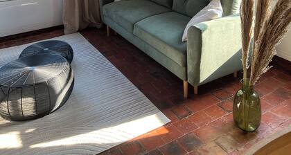 Charming cottage in the 8-hectare grounds of a Burgundy château