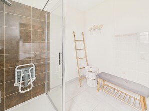 Shower, hair dryer - 800m from beach, lovely house for 6 with garden (Barbâtre)