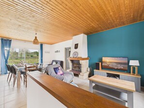 TV - 800m from beach, lovely house for 6 with garden (Barbâtre)