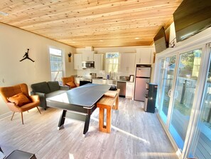 Microwave, oven, stovetop, dishwasher - Lovely 1-bedroom house with AC in peaceful Wilmington (Wilmington)