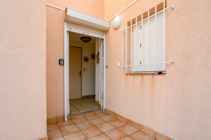 Exterior - Apartment “St Clair” with Sea View, Wi-Fi, and Air Conditioning (Le Lavandou)