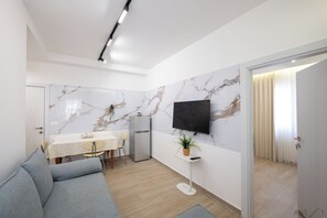 Living area - Cozy 1-bedroom apartment in charming Saranda with AC (Saranda)