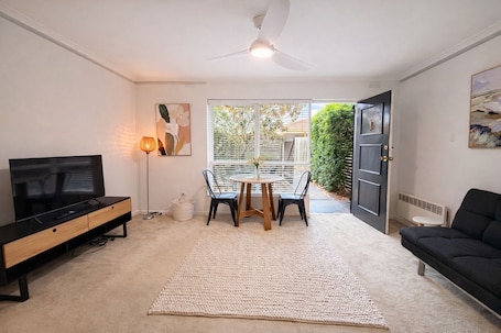 Living area. Moonya Courtyard
