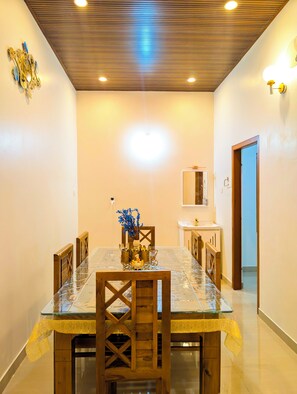 Cottage | Dining room - Mamoksha Riverdale (Vythiri)