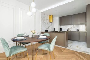 Dining - Elegant Apartment in Krakow | Place to Work, Close to Wawel Castle (Kraków)