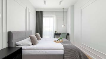 Desk, iron/ironing board, WiFi, bed sheets