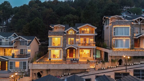 ELIVAAS prive The Royce Lilly Luxe 4 BHK