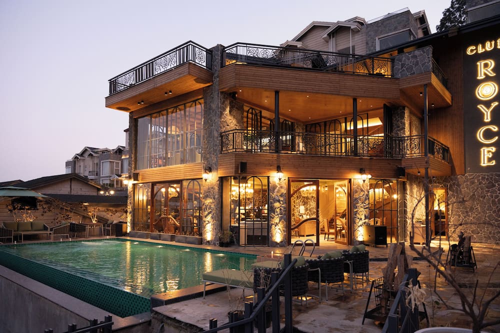 ELIVAAS prive The Royce Lilly Luxe 4 BHK
