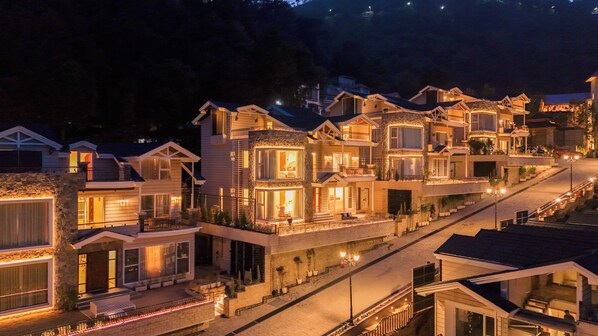 Exterior - ELIVAAS prive The Royce Lilly Luxe 4 BHK (Kasauli)