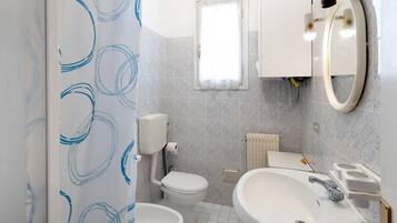 Shower, towels