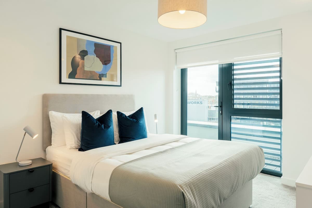 Penthouse, 2 phòng ngủ, ban công | Bàn ủi/dụng cụ ủi quần áo, truy cập Internet không dây miễn phí