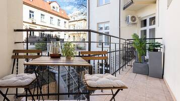 Apartment (12/6) | Terrace/patio