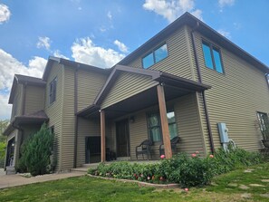 Exterior - Private Spacious 5-bedroom house, view, in-ground pool, hot tub, m (Racine)