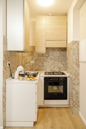 Căn hộ phong cách cổ điển | Bếp riêng | Tủ lạnh, lò vi sóng, lò nướng, bếp nấu 