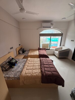 Habitación doble superior | Espacio para trabajar con un portátil y wifi gratis