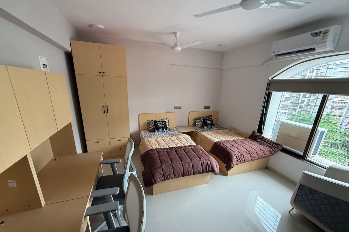 Double Room | Laptop workspace, free WiFi