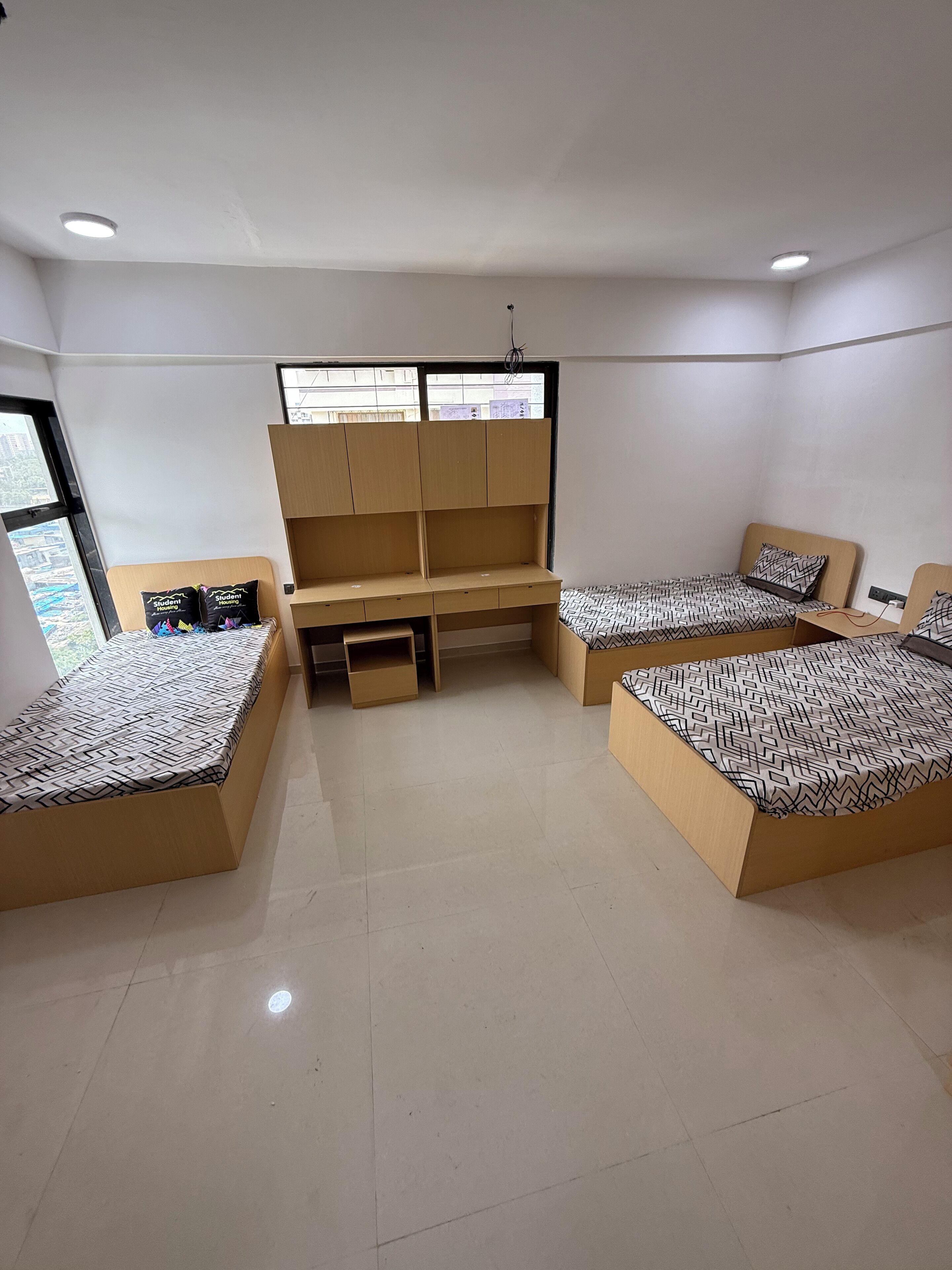 Triple Room | Laptop workspace, free WiFi