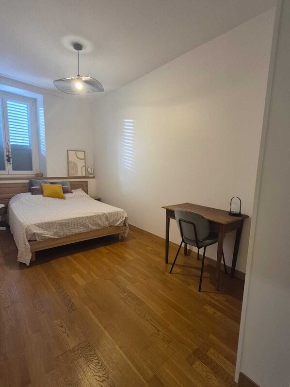 Iron/ironing board, WiFi