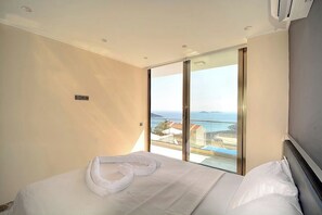 Iron/ironing board, WiFi, bed sheets - Villa Ahiska Luxury 4 Bedroom Sea View Villa with Private Pool (Antalya)