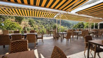 Khu ẩm thực ngoài trời