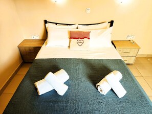 2 bedrooms, in-room safe, iron/ironing board, travel cot - Relaxing Two-Bedroom Sea View Apartment in Kalami | Pool & Balcony (Corfu)