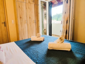 2 bedrooms, in-room safe, iron/ironing board, travel cot - Relaxing Two-Bedroom Sea View Apartment in Kalami | Pool & Balcony (Corfu)