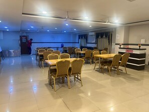 Dining - Hotel Vaishnavi (Hyderabad)