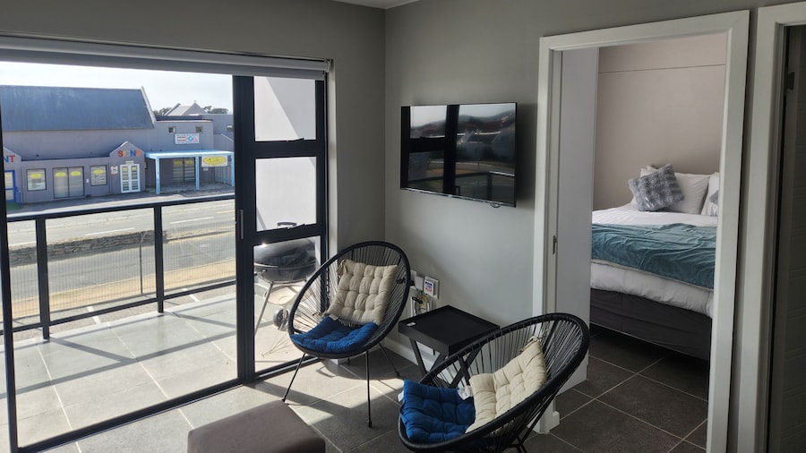 Holiday Apartments - Millennial Arch
