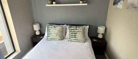 Desk, laptop workspace, iron/ironing board, free WiFi