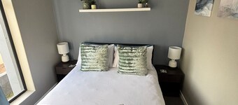 Holiday Apartments - Millennial Arch