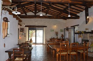 Dining - Stunning private villa with A/C, WIFI, private pool, patio and pets allowed, close to Montalcino (Seggiano)