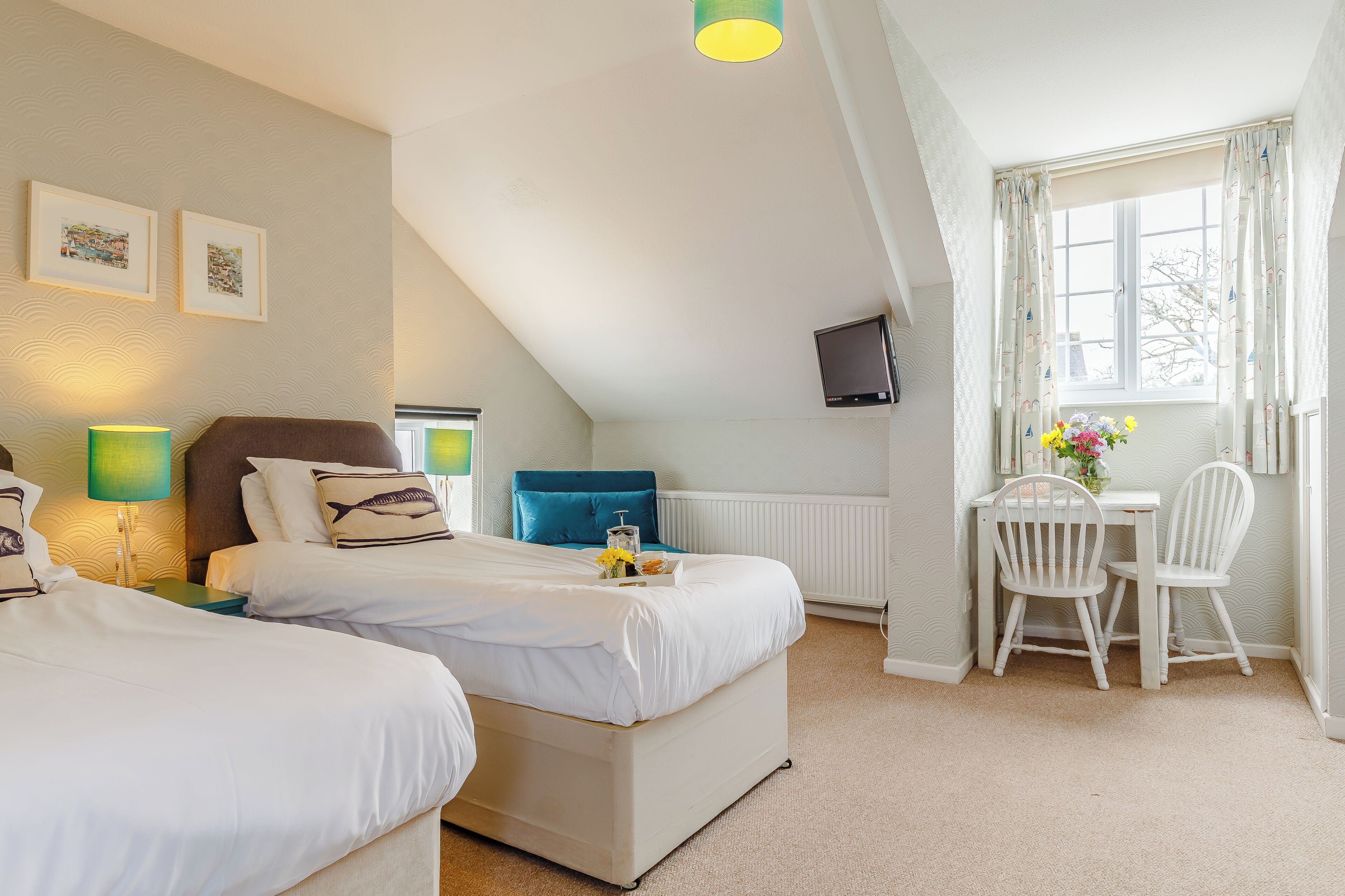 Family Triple Room | Desk, laptop workspace, iron/ironing board, free WiFi