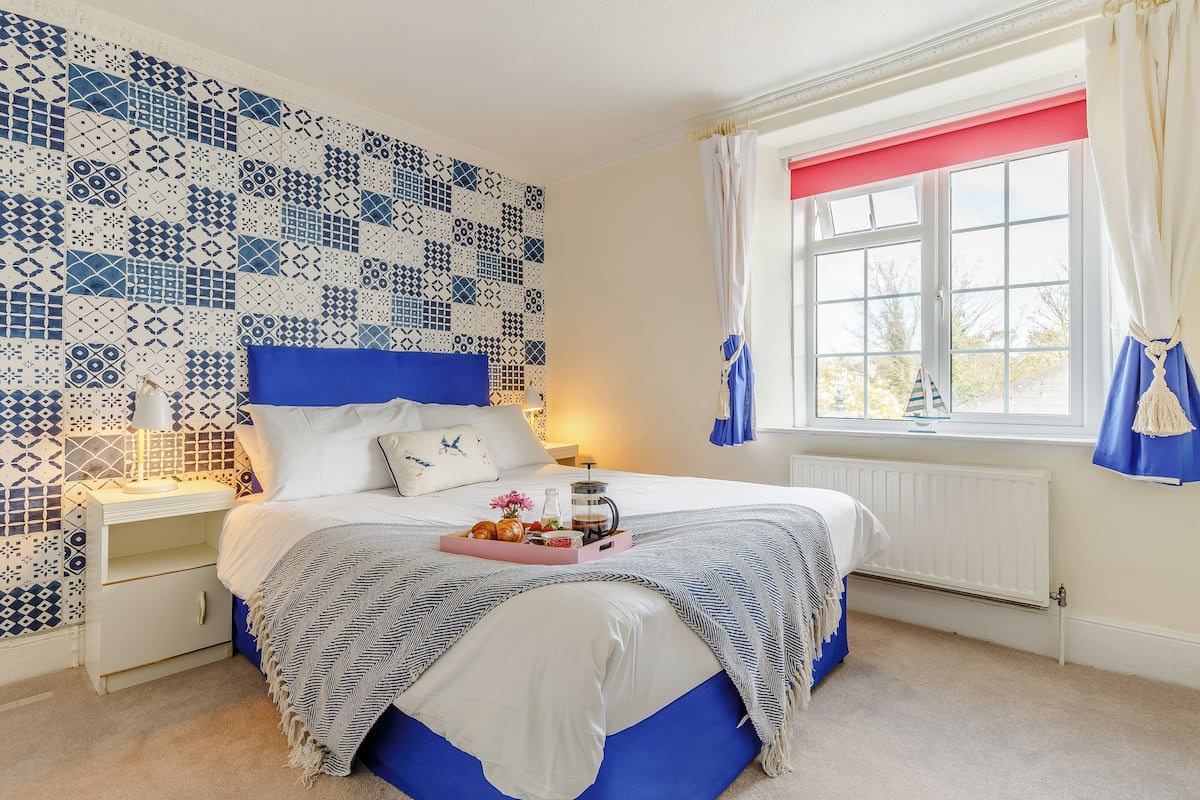 Apartment | Desk, laptop workspace, iron/ironing board, free WiFi