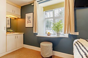 Double or Twin Room, Private Bathroom - 1605 by the sea (Falmouth)