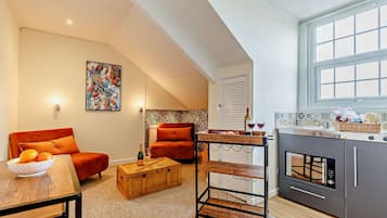 Apartment | Desk, laptop workspace, iron/ironing board, free WiFi