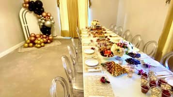 House, 6 Bedrooms, Accessible, Smoking | Dining room