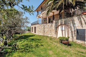 Property grounds - Il Tramonto - Farmhouse with pool in Collazzone (Collazzone)