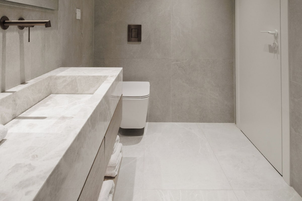 普通套房 | 浴室 | 淋浴設備、風筒、拖鞋、提供毛巾