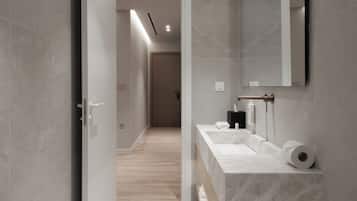 Doppia Comfort | Bagno | Doccia, asciugacapelli, pantofole, asciugamani