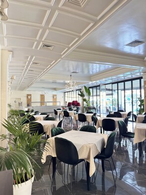 Restaurant - Hotel Onufri (Golem)