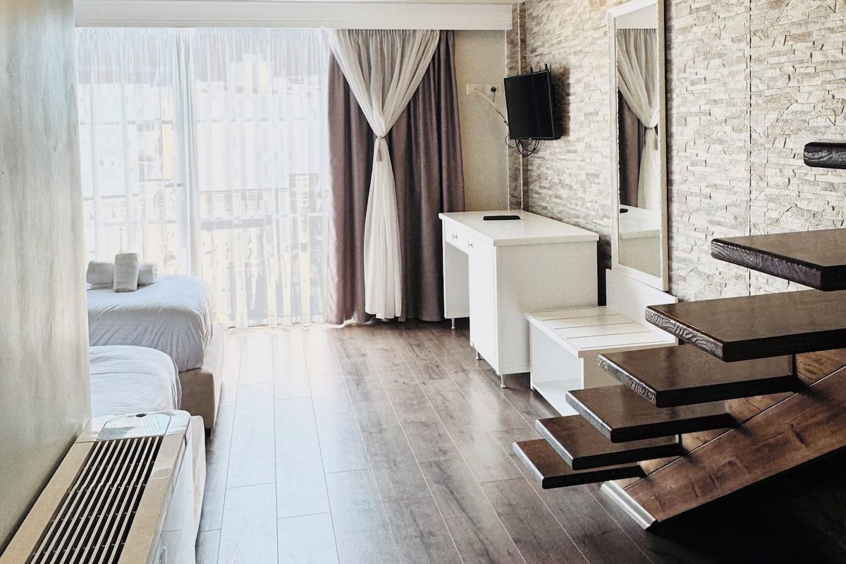 Chambre Quadruple Deluxe, 2 chambres, vue montagne | Bureau, Wi-Fi gratuit, accès pour personnes à mobilité réduite