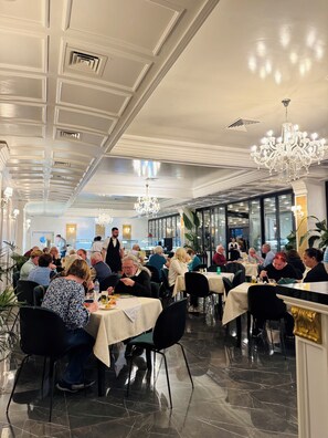 Restaurant - Hotel Onufri (Golem)