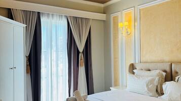 Työpöytä, ilmainen Wi-Fi, pääsy pyörätuolilla