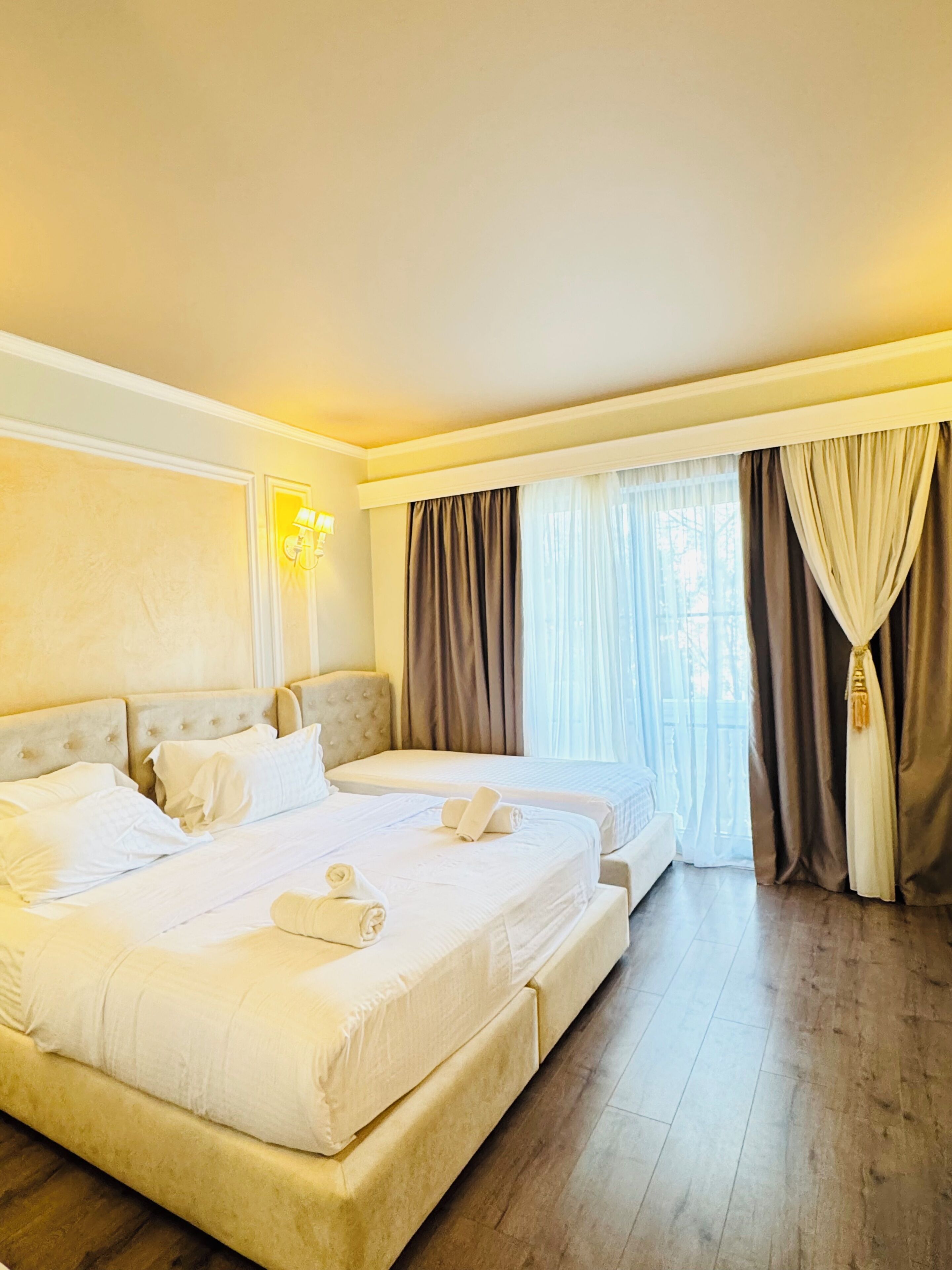 Escritorio, wifi gratis y acceso para silla de ruedas 