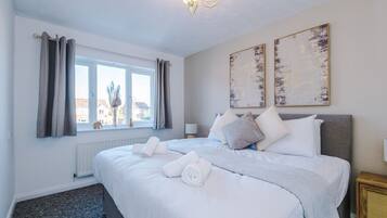 3 bedrooms, iron/ironing board, WiFi, bed sheets