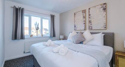 Peaceful 3 Bedroom Detached Home with ample parking, 7 mins to Chester